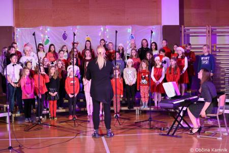 Miklavžev koncert na Osnovni šoli Toma Brejca napolnil telovadnico do zadnjega kotička (15)